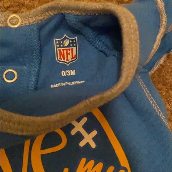 Official licensed Los Angeles Chargers onesies (3) - Picture 5 of 7
